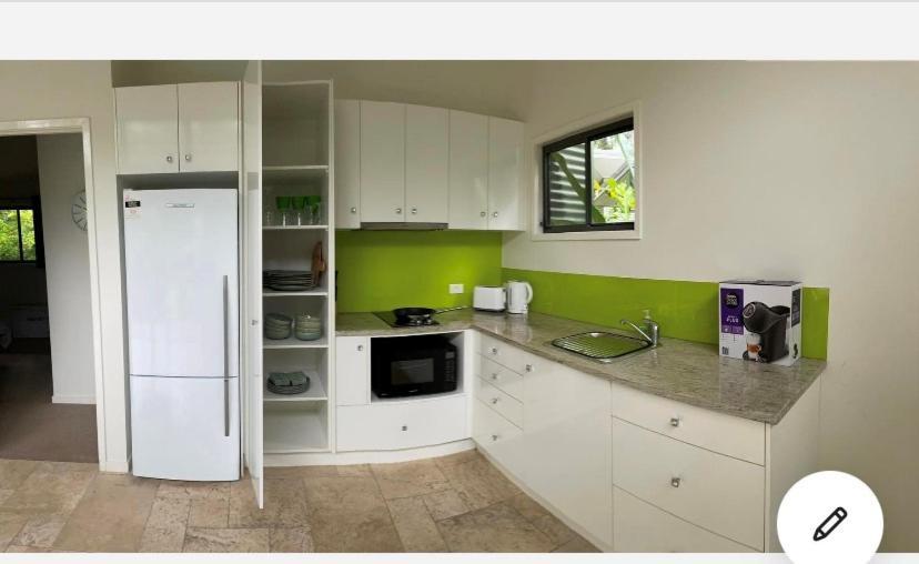 Dezen Accomodation Palmview エクステリア 写真